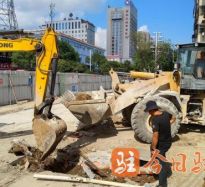 操死小逼视频高温下的坚守｜道路建设者用汗水铺就畅通路